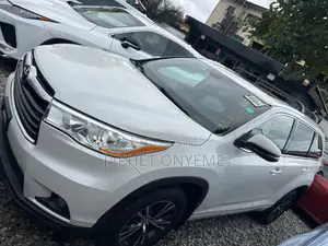 Toyota Highlander XLE V6 4x4 (3.5L 6cyl 6A) 2016 White