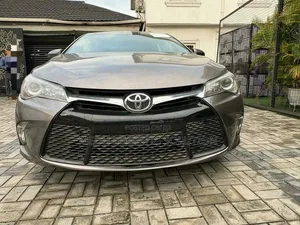 Toyota Camry SE 4dr Sedan (2.5L 4cyl 6A) 2017 Gray