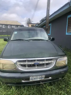 Ford Explorer XLT 4x4 2000 Green