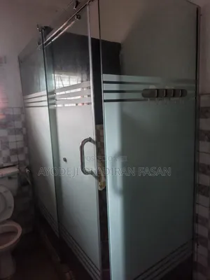 Cubicle Bathroom Shower Glass