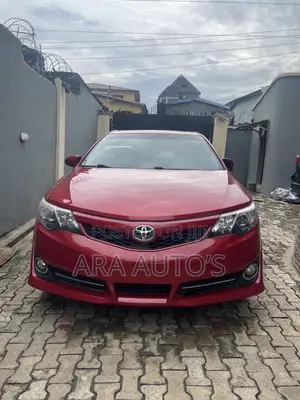 Toyota Camry SE 4dr Sedan (2.5L 4cyl 6A) 2013 Red