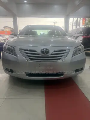 Toyota Camry XLE 4dr Sedan (2.4L 4cyl 5A) 2009 Silver