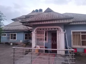 5bdrm Bungalow in Osongama Estate Uyo for sale