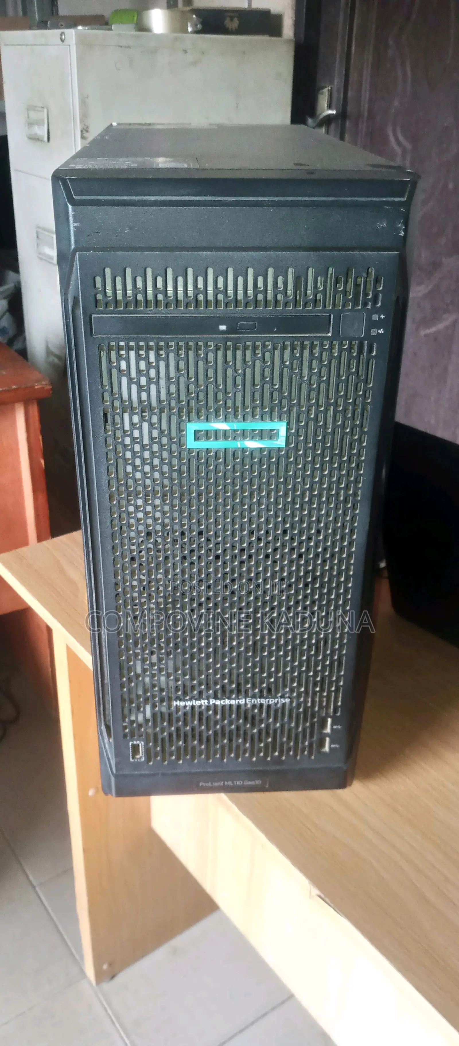 Server HPE ProLiant Compute DL110 Gen12 16GB Intel Core i3 HDD+SSD 1T