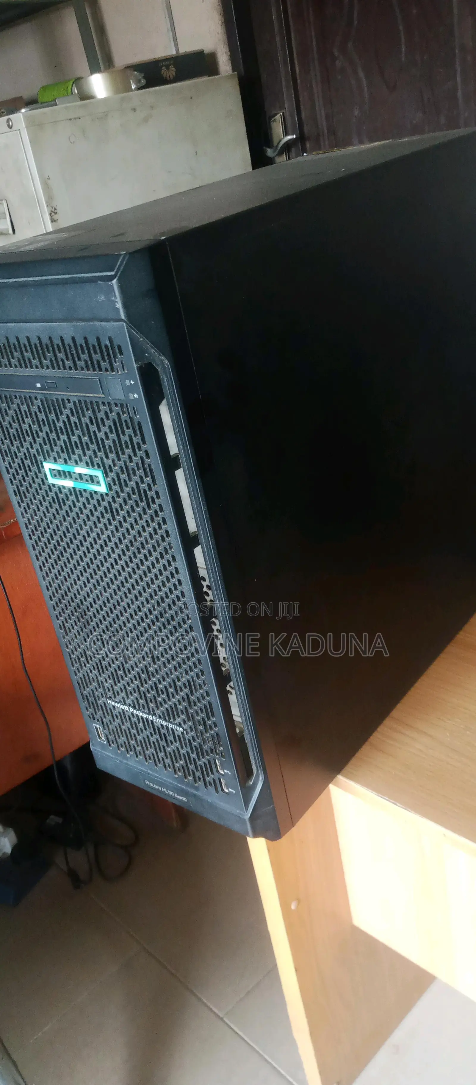 Server HPE ProLiant Compute DL110 Gen12 16GB Intel Core i3 HDD+SSD 1T