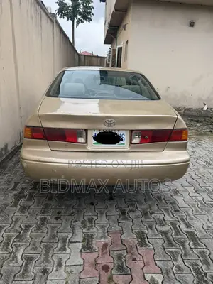 Toyota Camry LE 4dr Sedan (2.4L 4cyl 5M) 2002 Gold