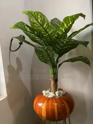 Flower and Vases With Stand