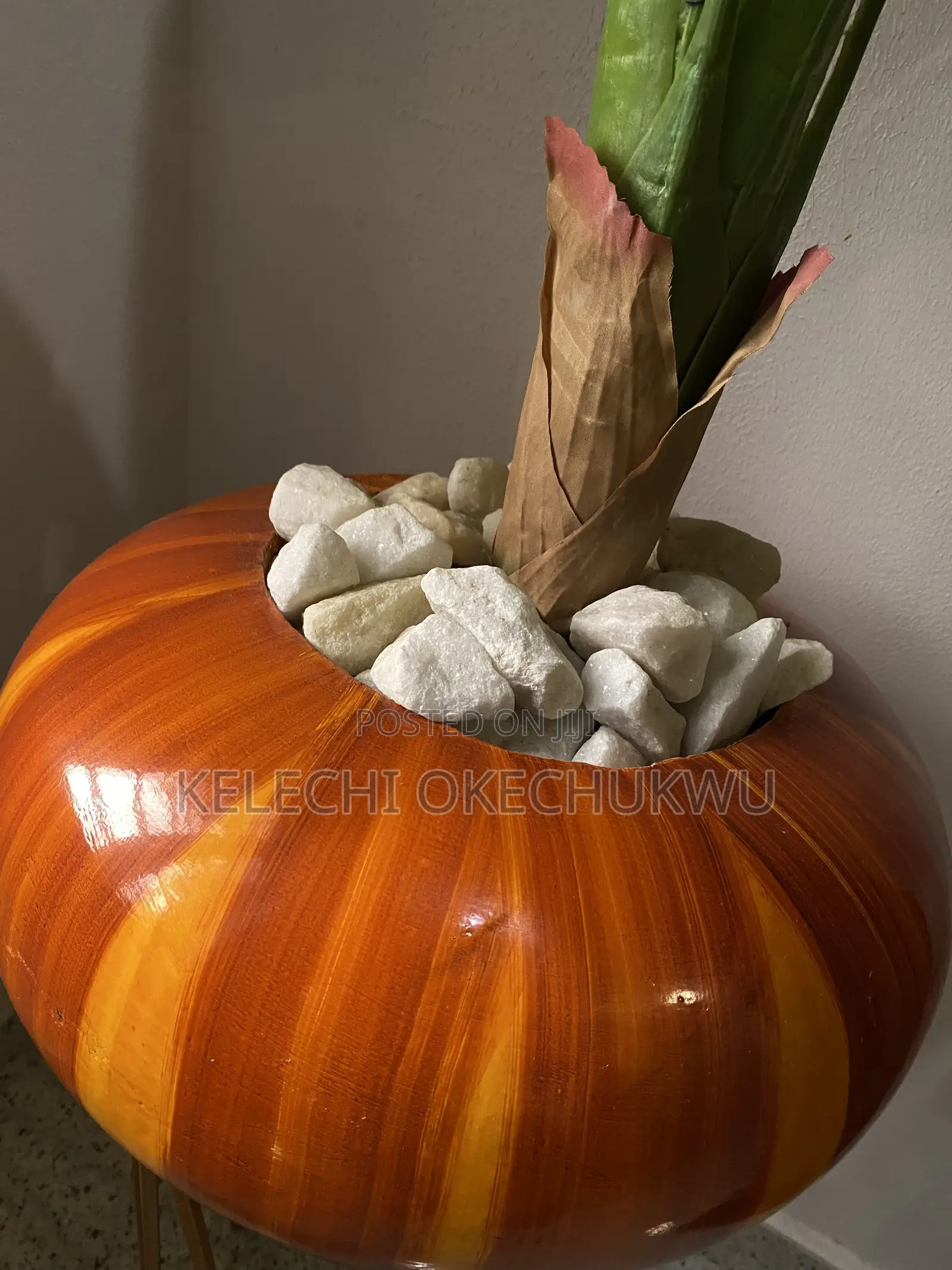 Flower and Vases With Stand