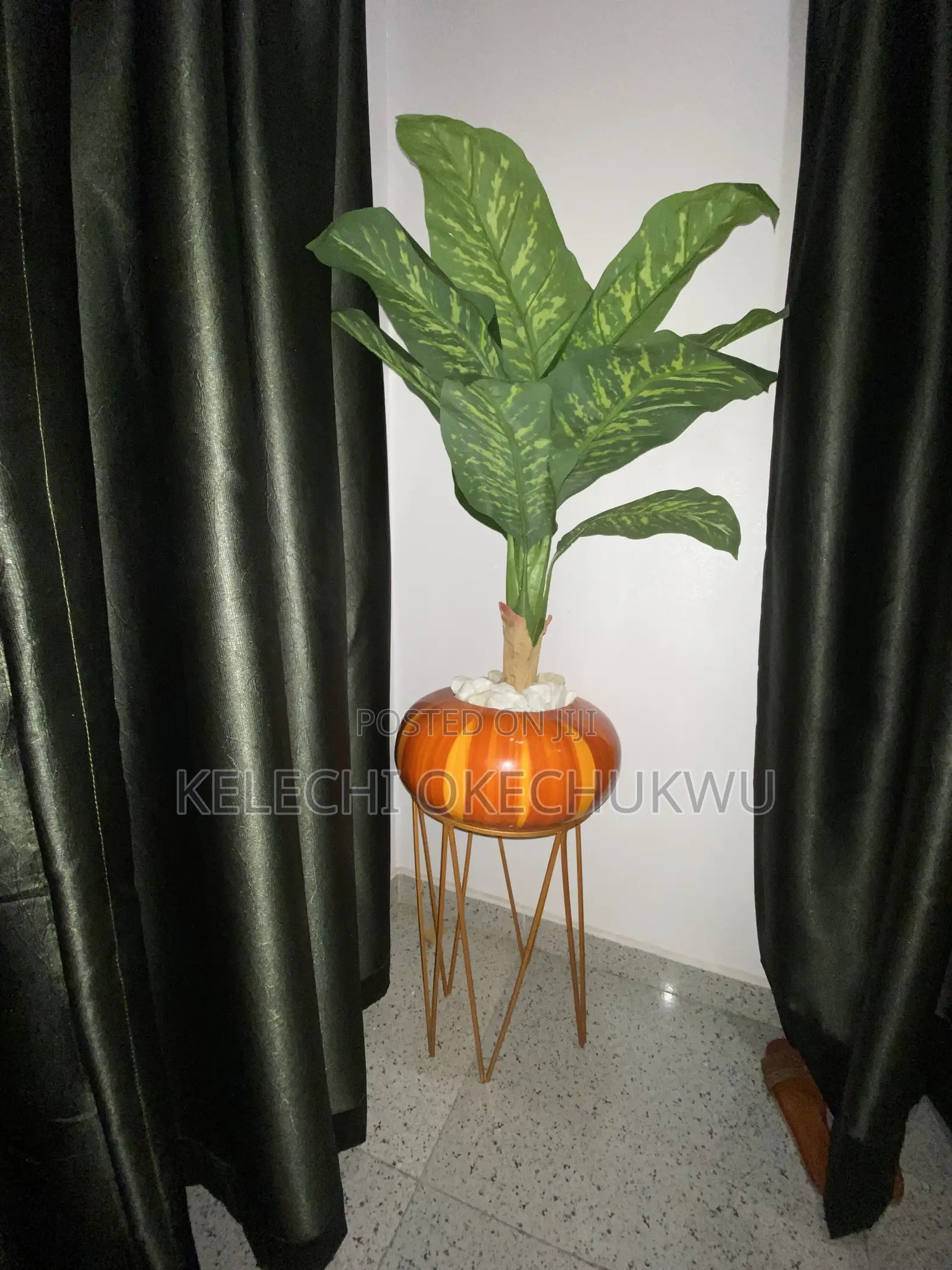 Flower and Vases With Stand