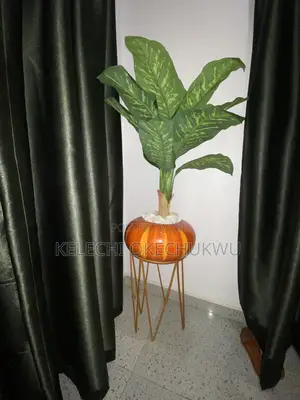Flower and Vases With Stand