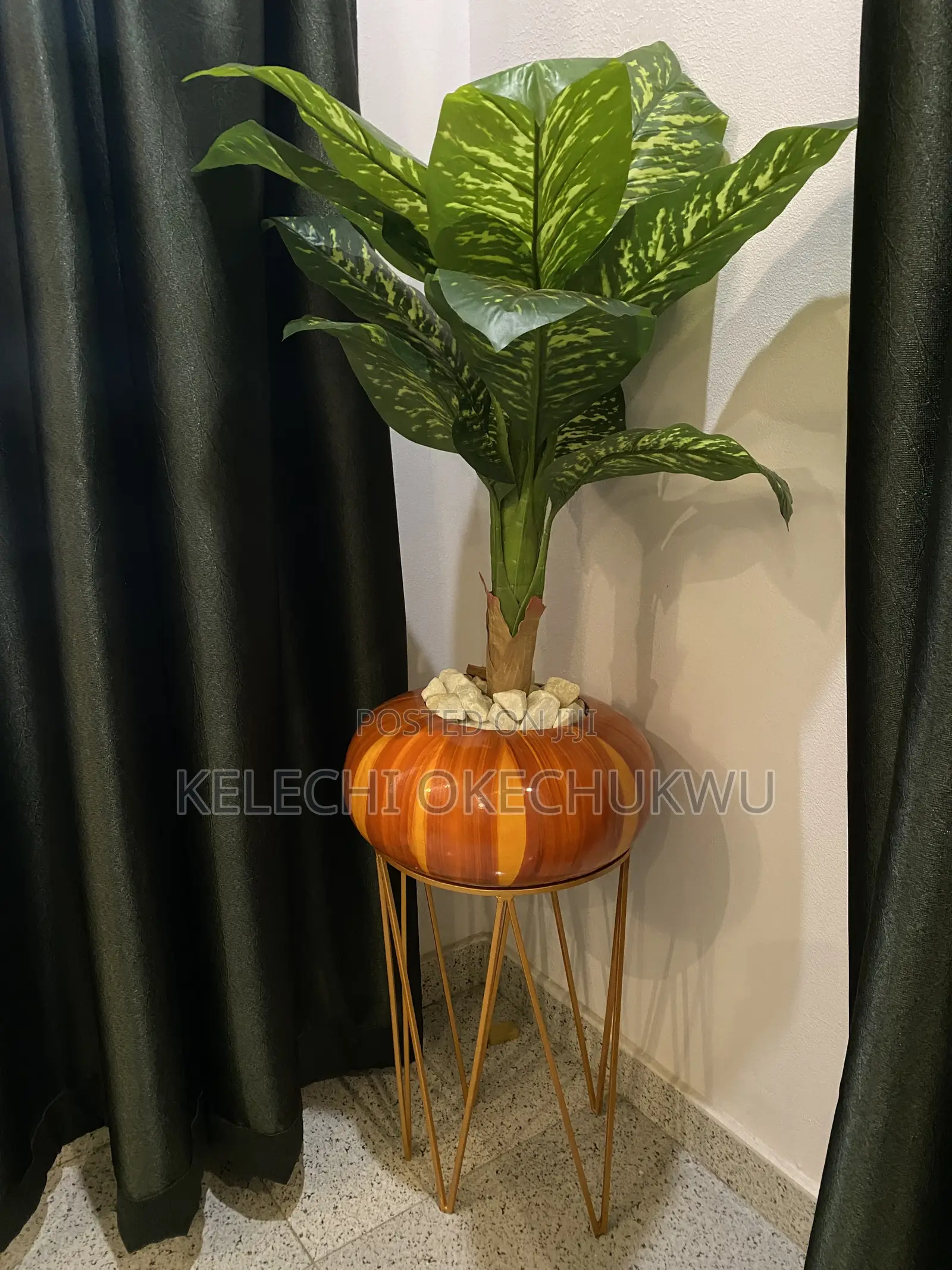 Flower and Vases With Stand