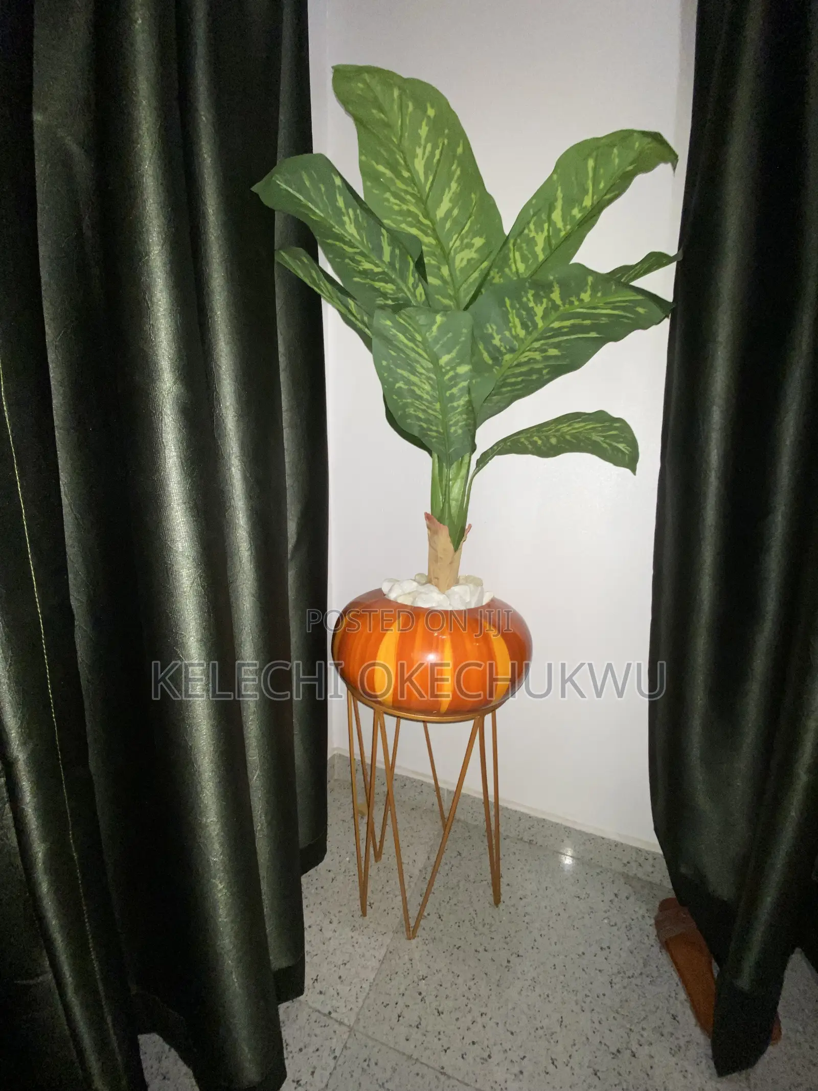 Flower and Vases With Stand