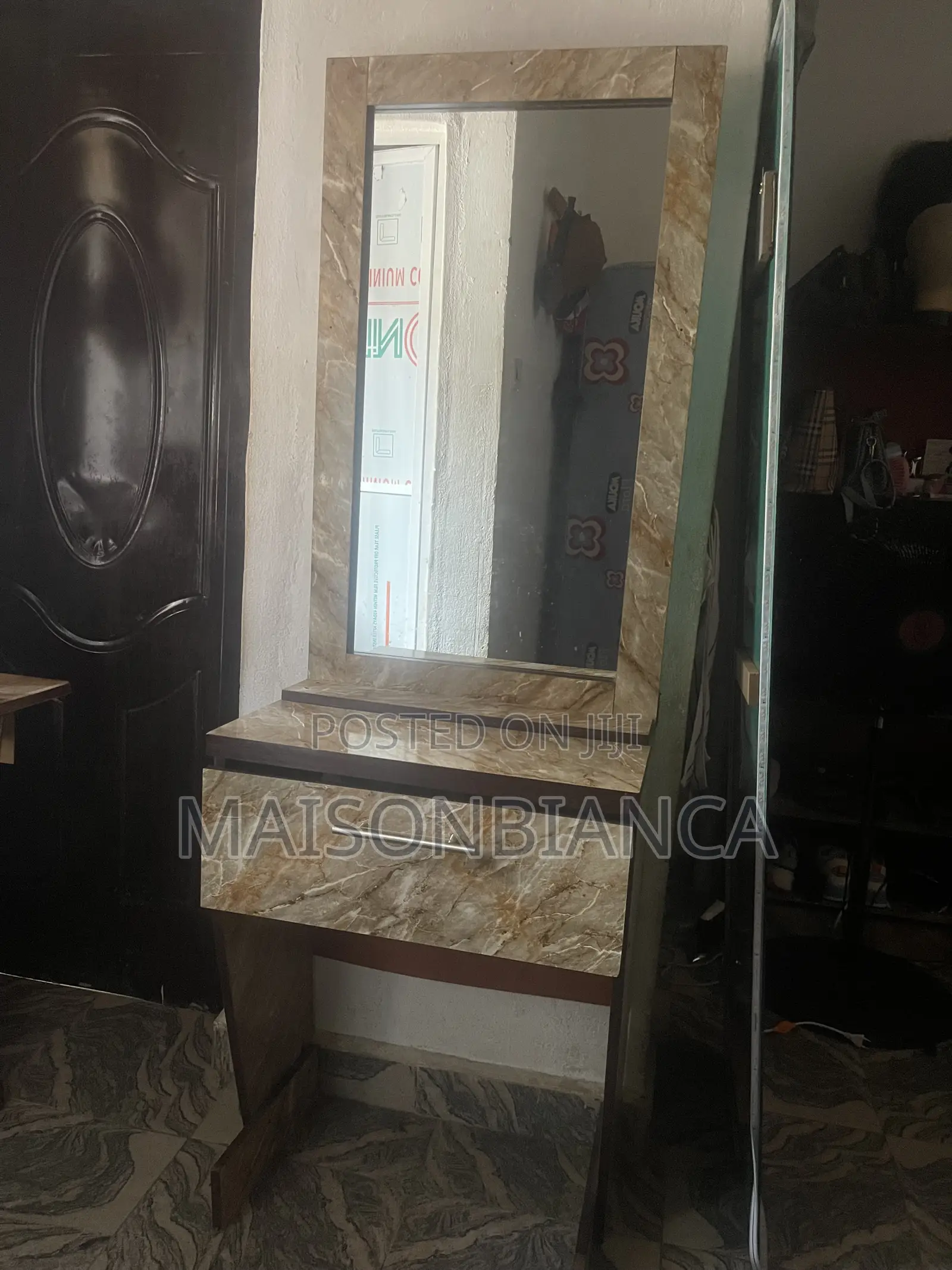 Standing Dressing Mirror With Drawer