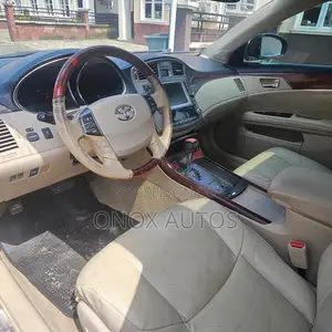 Toyota Avalon Limited Sedan FWD (3.5L 6cyl 6A) 2012 Maroon