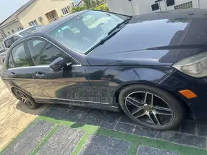 Mercedes-Benz C300 2010 Blue