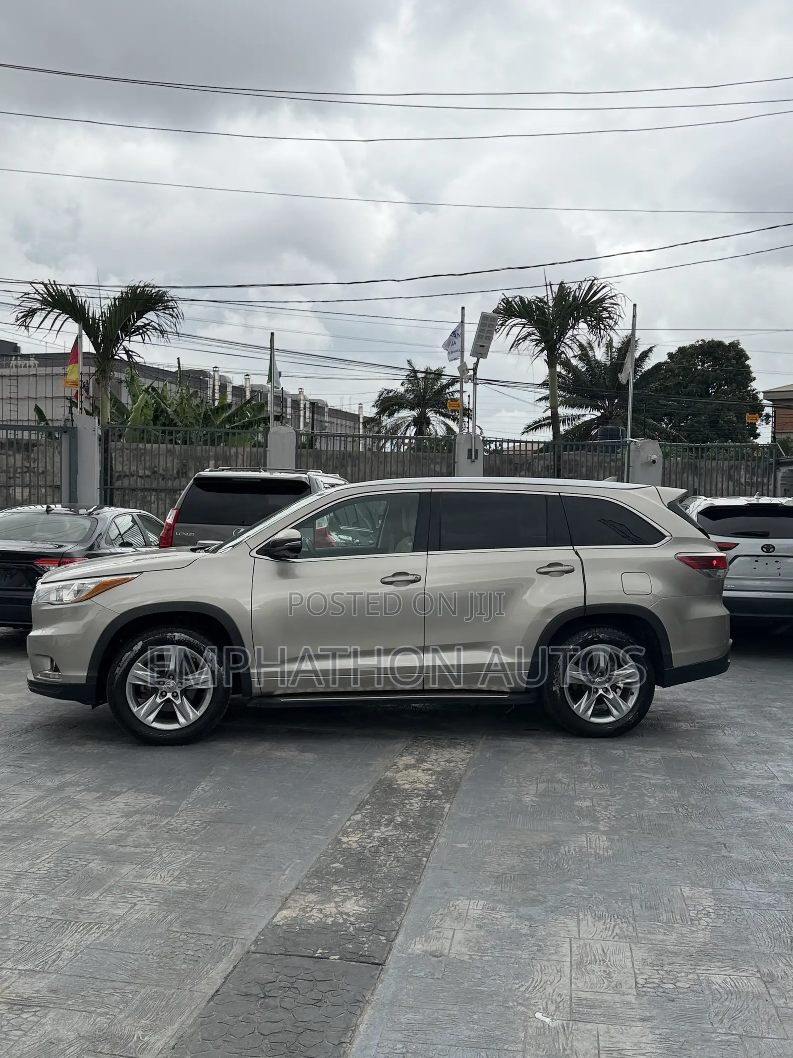 Toyota Highlander 2015 Gold