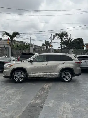 Toyota Highlander 2015 Gold