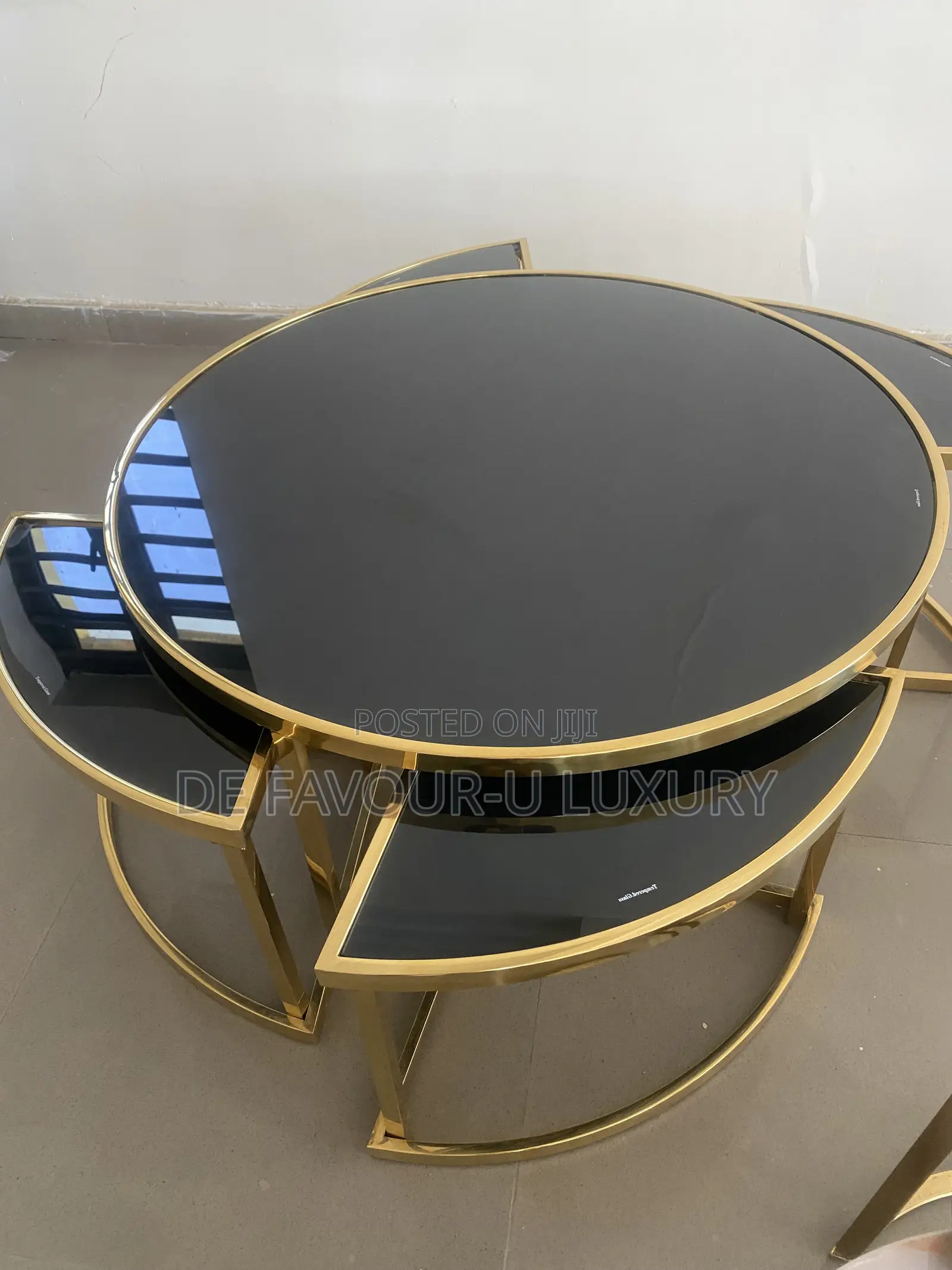 Center Table and 4 Side Stools
