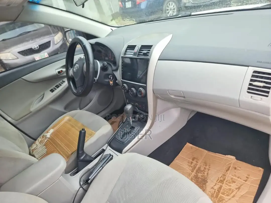 Toyota Corolla 2013 White