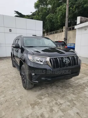 Toyota Land Cruiser Prado 2022 Black