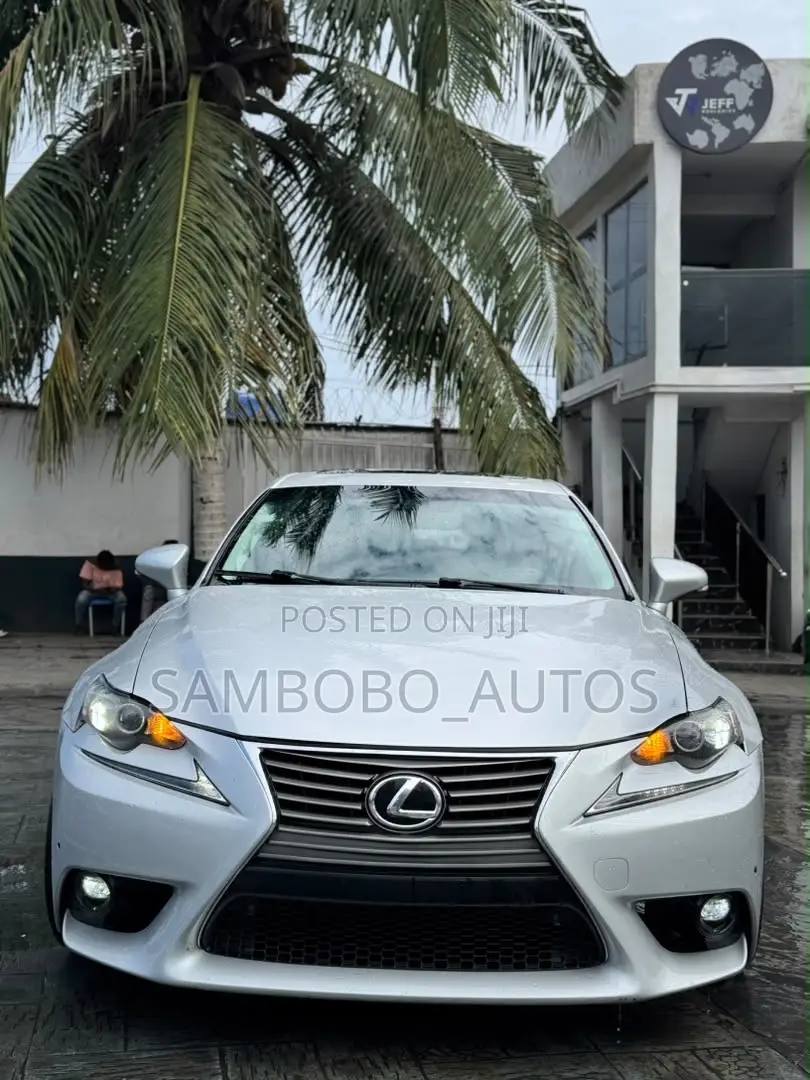Lexus IS 300h 4WD 2015