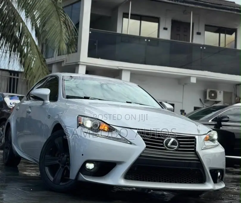 Lexus IS 300h 4WD 2015