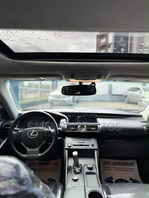 Lexus IS 300h 4WD 2015