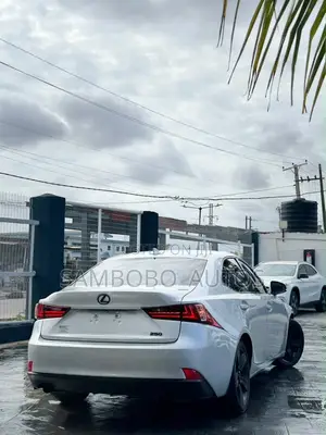 Lexus IS 300h 4WD 2015