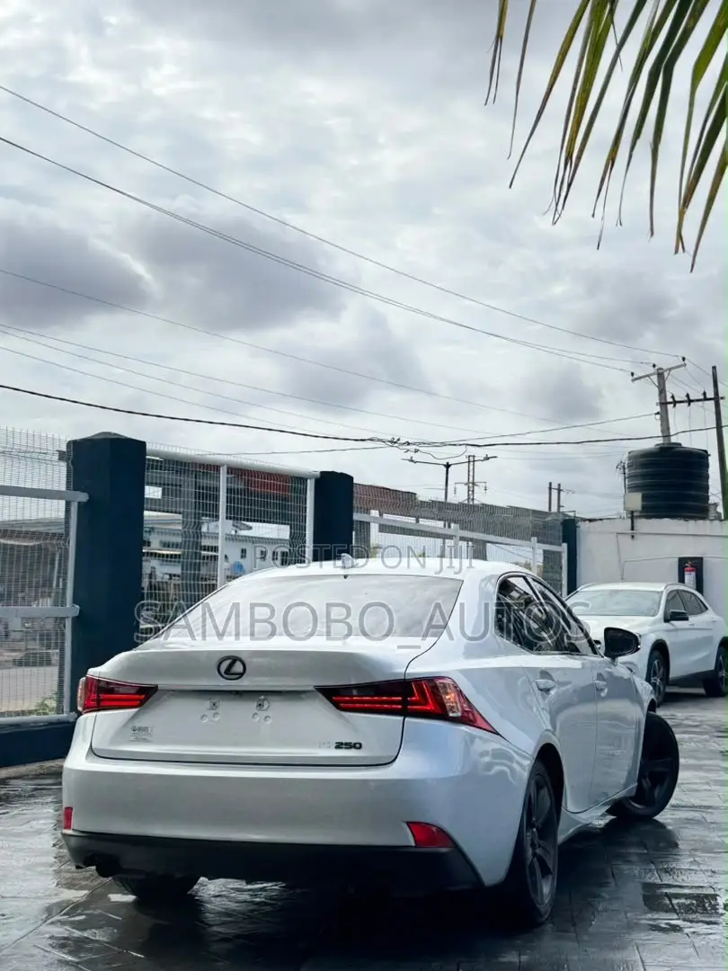 Lexus IS 300h 4WD 2015