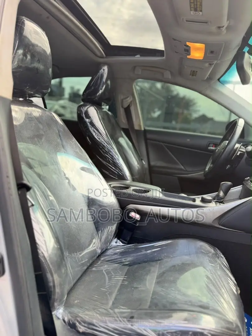 Lexus IS 300h 4WD 2015