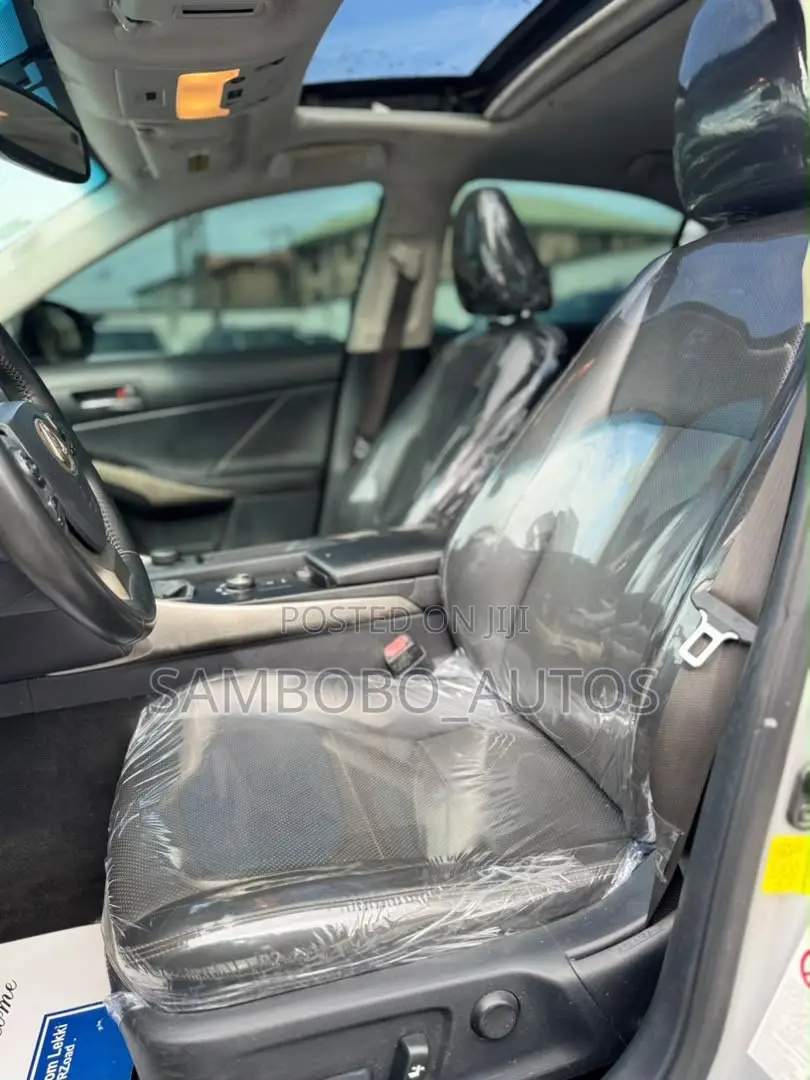 Lexus IS 300h 4WD 2015