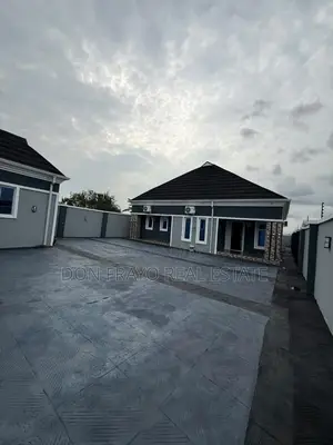 3bdrm Bungalow in Elebu, Akala Express for sale