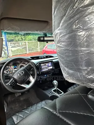 Toyota Hilux 2022 Black