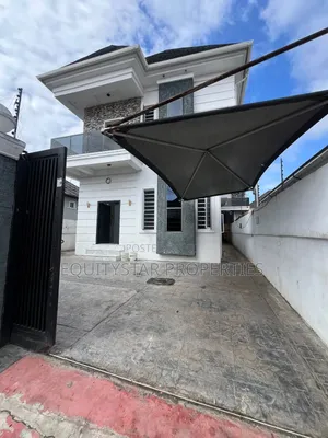 Furnished 4bdrm Apartment in Ikota for sale