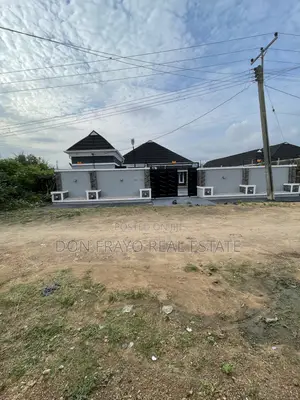3bdrm Bungalow in Elebu, Akala Express for sale