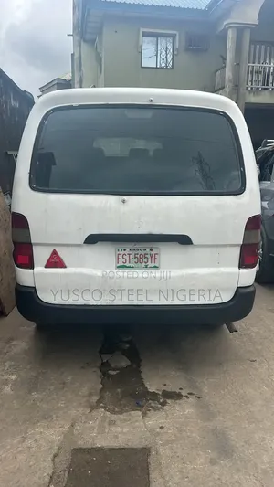 Toyota HiAce 2002 White