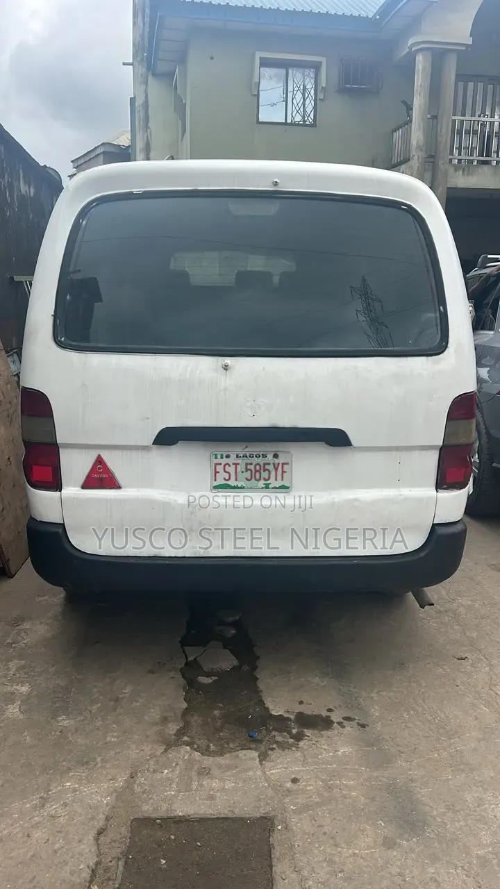 Toyota HiAce 2002 White