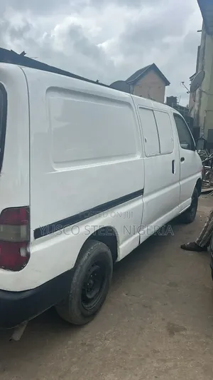 Toyota HiAce 2002 White