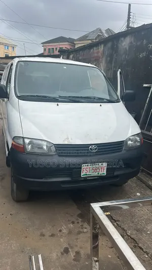 Toyota HiAce 2002 White