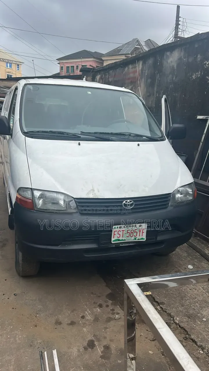 Toyota HiAce 2002 White