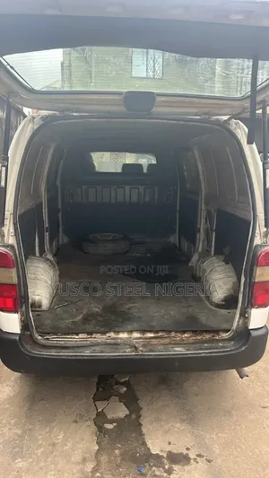 Toyota HiAce 2002 White