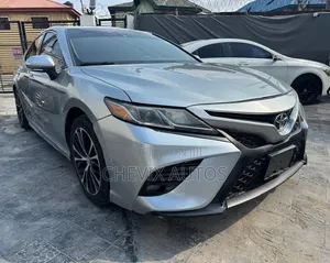 Toyota Camry 2018 Silver