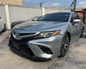 Toyota Camry 2018 Silver