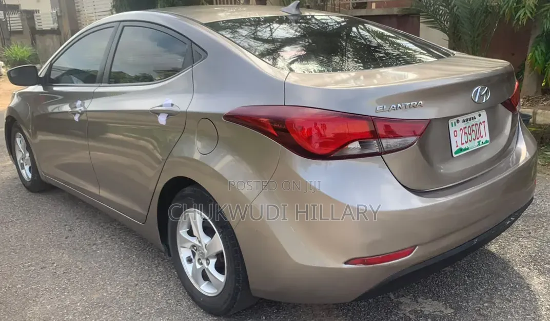 Hyundai Elantra 2015 Gold