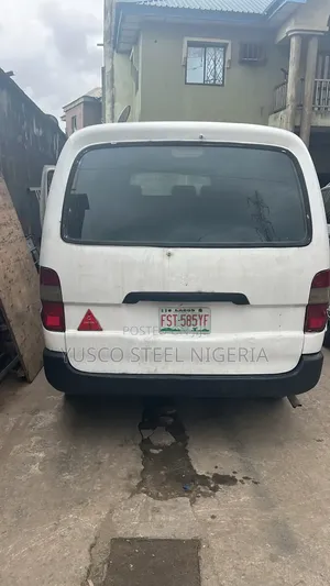 Toyota HiAce 2002 White