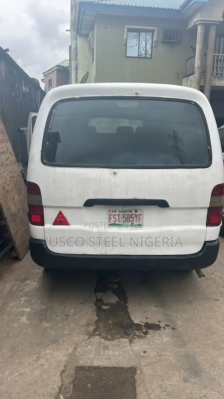 Toyota HiAce 2002 White