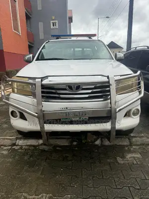 Toyota Hilux 2012 White