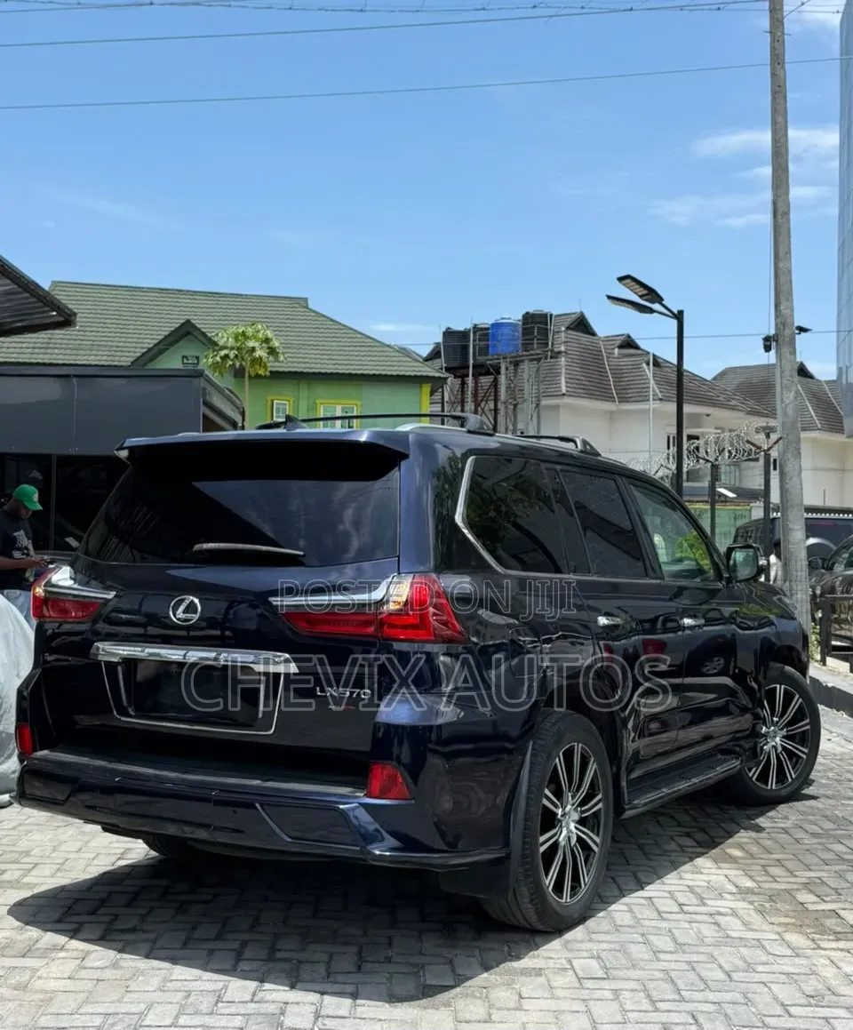 Lexus LX 2017 Blue