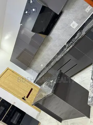 5bdrm Duplex in Chevron for rent