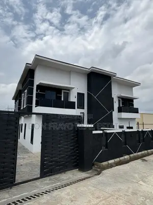 5bdrm Duplex in Ologuneru for sale